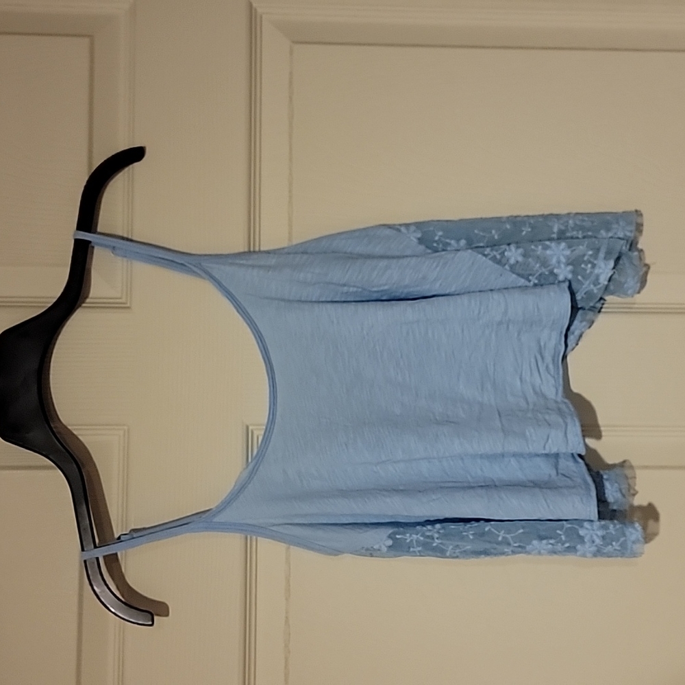 Light Blue Hollister crop top jrs small